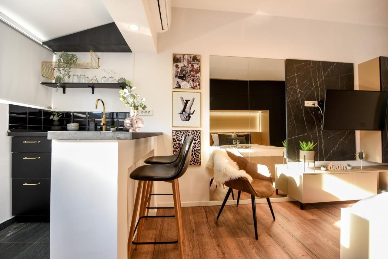 Calea Victoriei Modern Studio - Escape In The City Center Bukarest Eksteriør billede